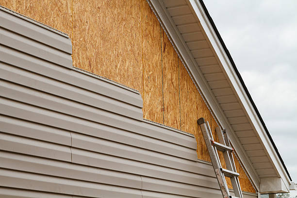 Professional Siding Inspection technician working in Elizabeth, NJ